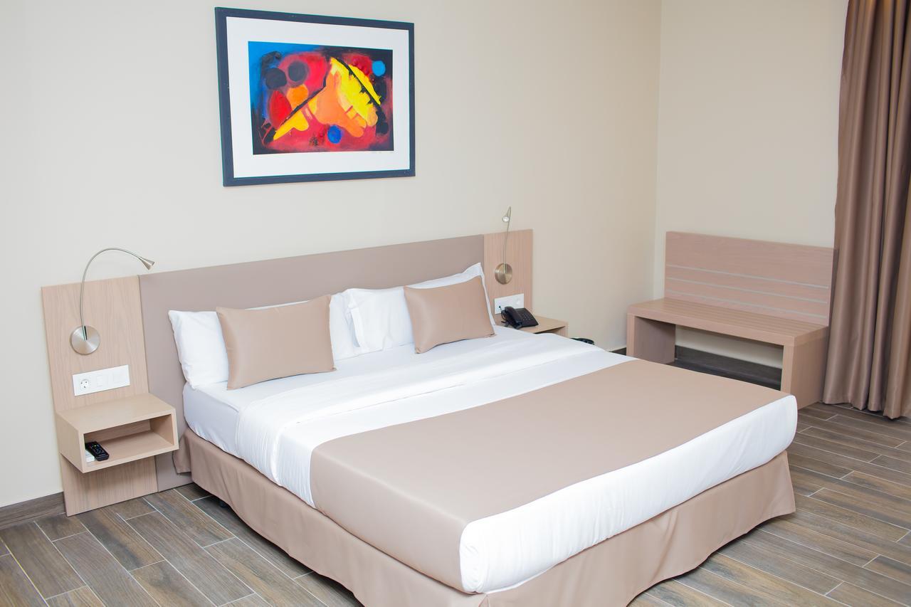 Fly Hotel Libreville Exterior photo