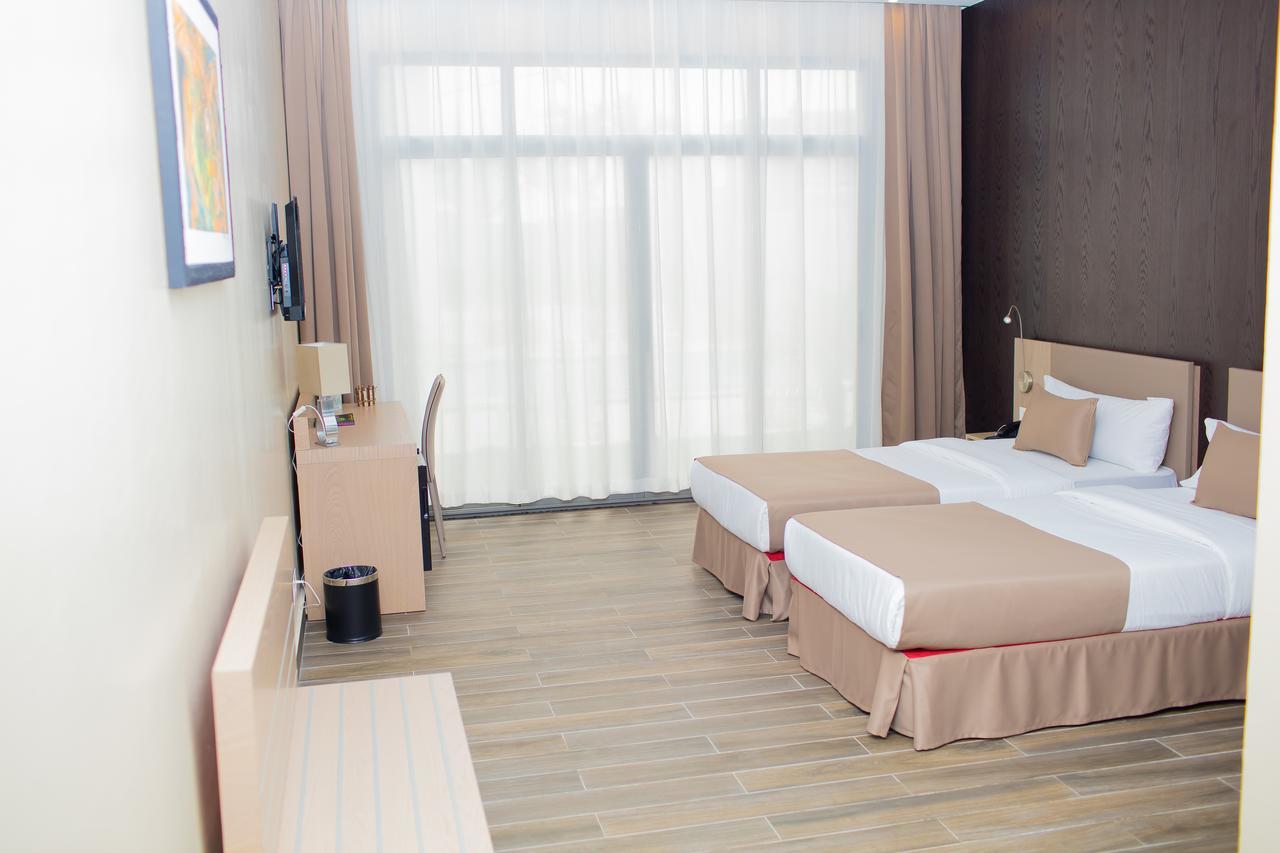 Fly Hotel Libreville Exterior photo