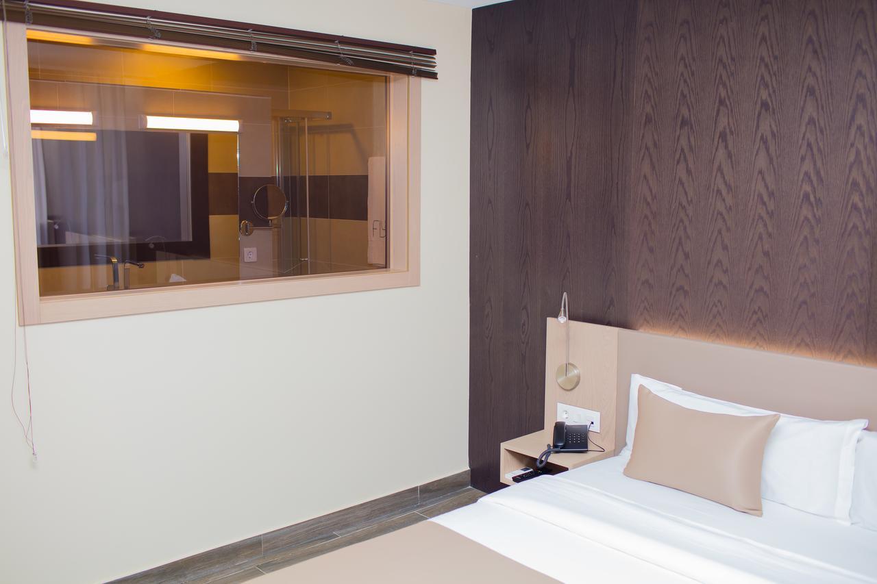 Fly Hotel Libreville Exterior photo
