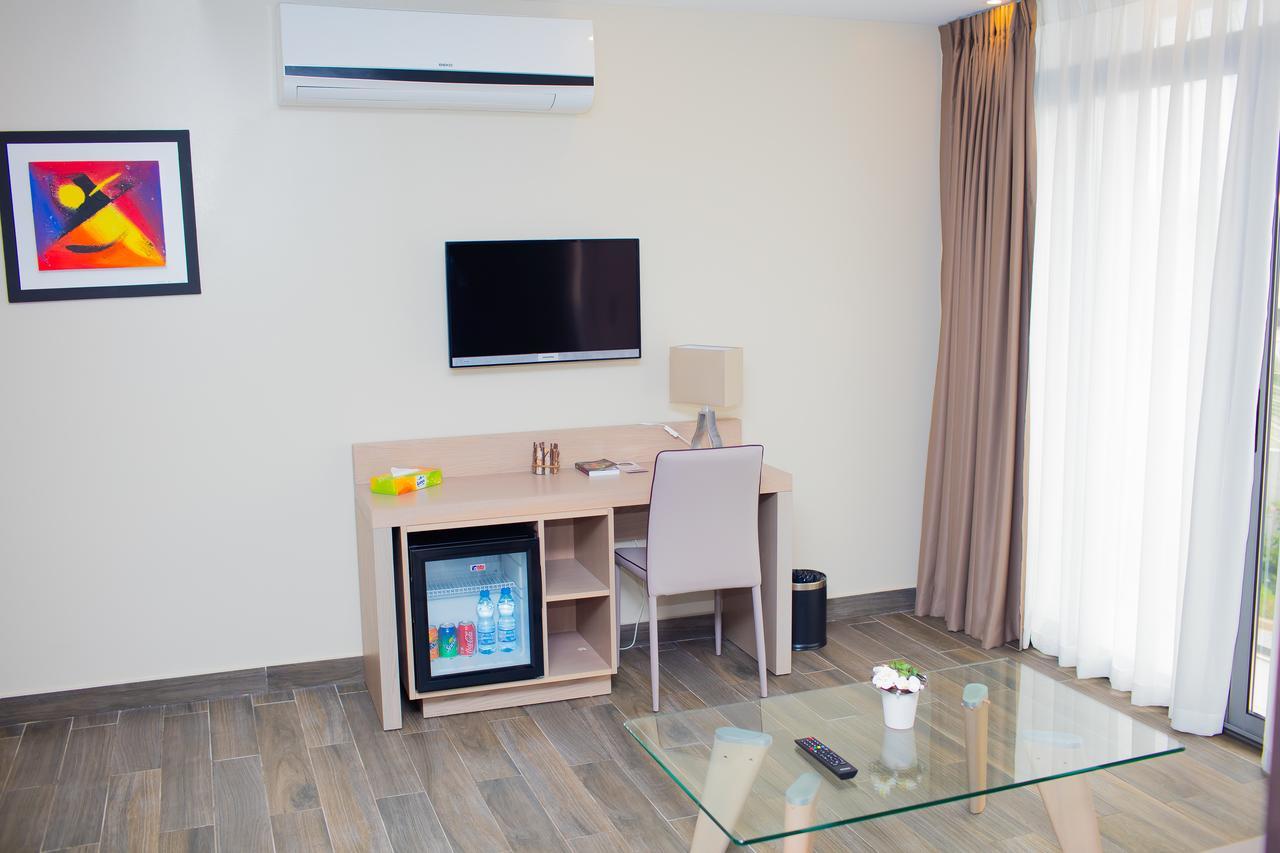 Fly Hotel Libreville Exterior photo